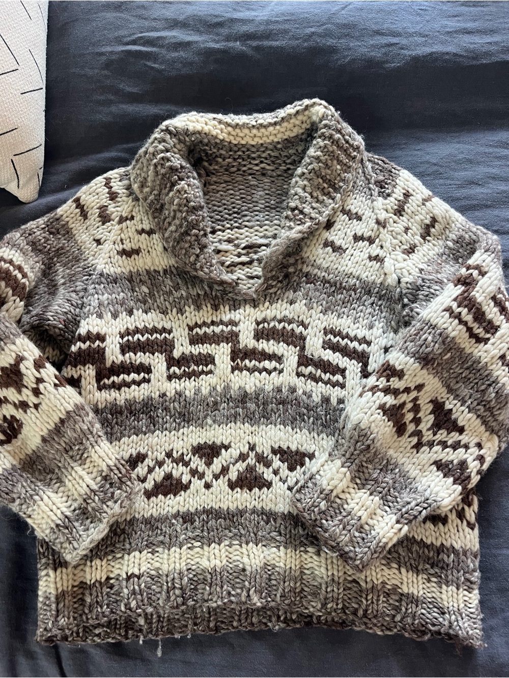Coweign pullover Sweater in Cream and Brown